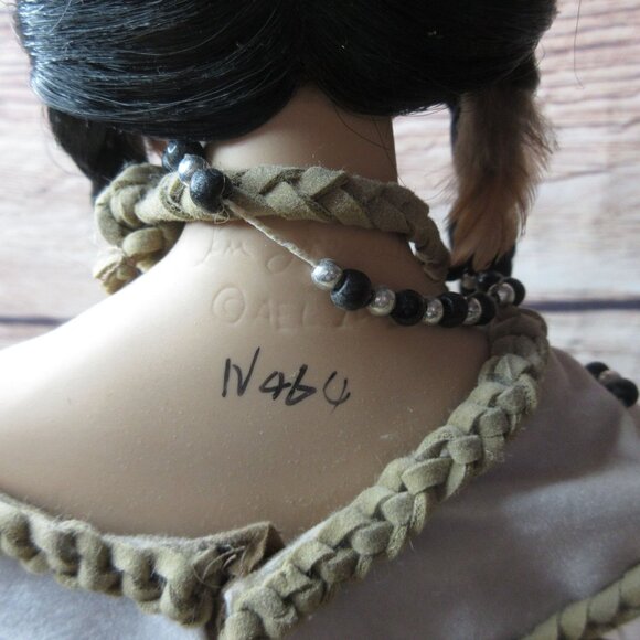 Native American Indian Exquisite 18" Doll with Accessories & Stand - Vintage - Picture 12 of 15